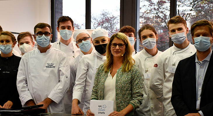 Gruppenbild mit Jury und Gewinnern "We - Future Chefs"